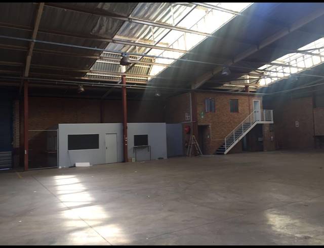 2,261M² WAREHOUSE TO LET IN MEADOWDALE